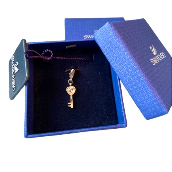 Swarovski heart key small Charm, all packaging included NWT - Picture 1 of 4